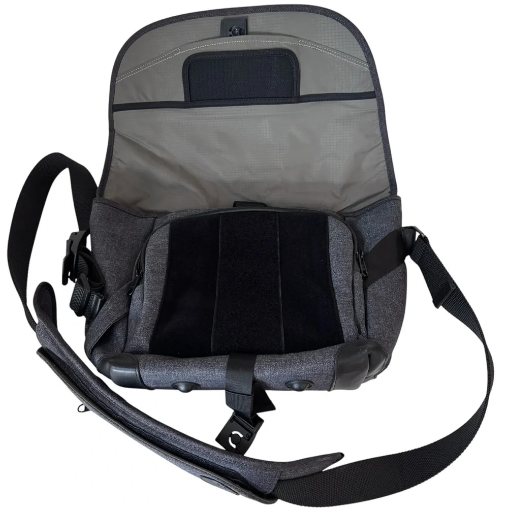 ALPAKA 7ven Mini Messenger Bag (Carbon Grey) Crossbody Laptop